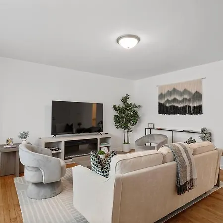 Stylish 2Br Near O'Hare Modern & Easy Access Apartment